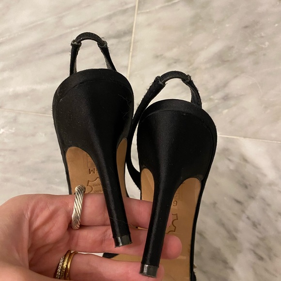 Gorgeous Buckle Singbacks - Picture 6 of 9